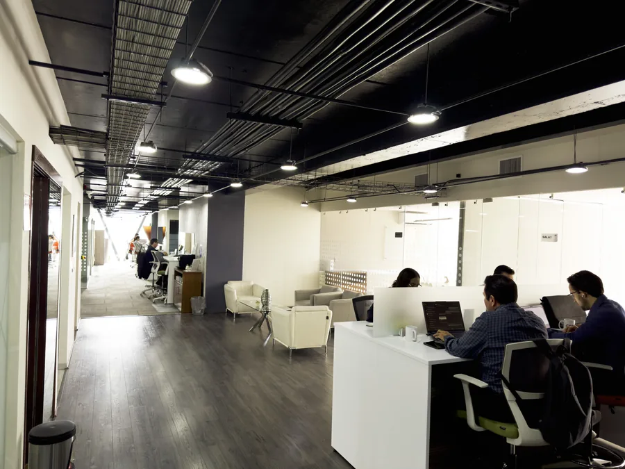 Áreas comunes de GPD Central Park con estaciones de coworking, Centro Sur de Querétaro