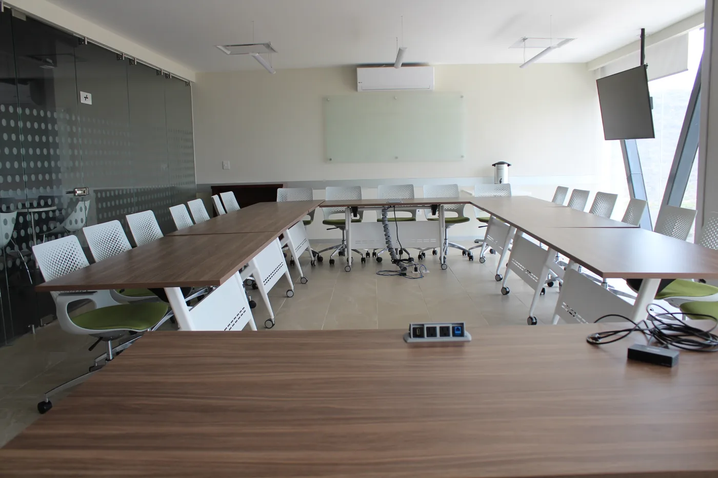 Sala de juntas con vista en GPD Central Park, Querétaro