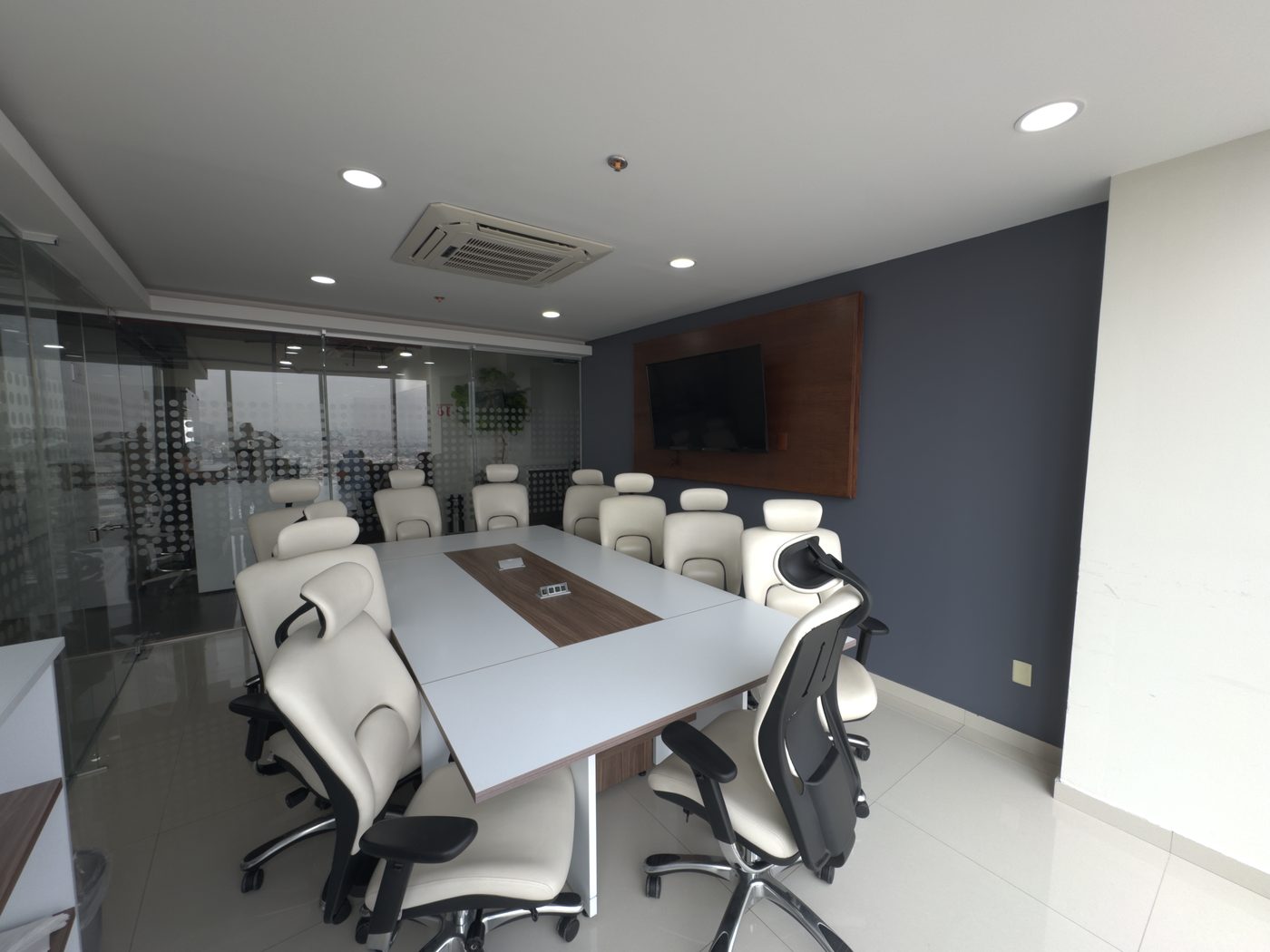 Sala de juntas equipada en GPD Central Park, Querétaro
